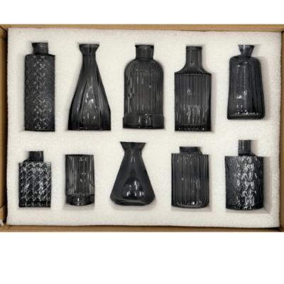 10 Black Vases